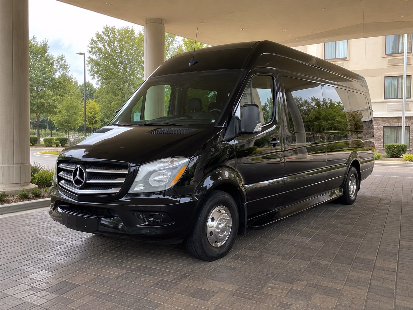 find the perfect transportation for your next airport transfer 2